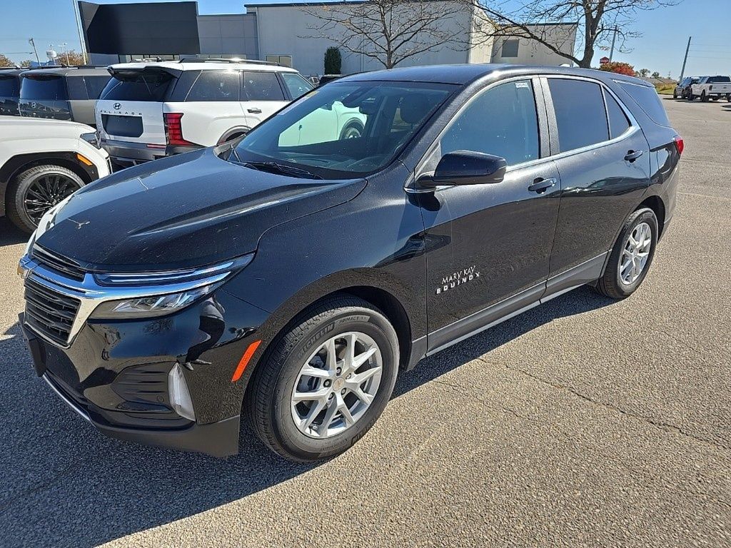 2024 Chevrolet Equinox LT photo 3