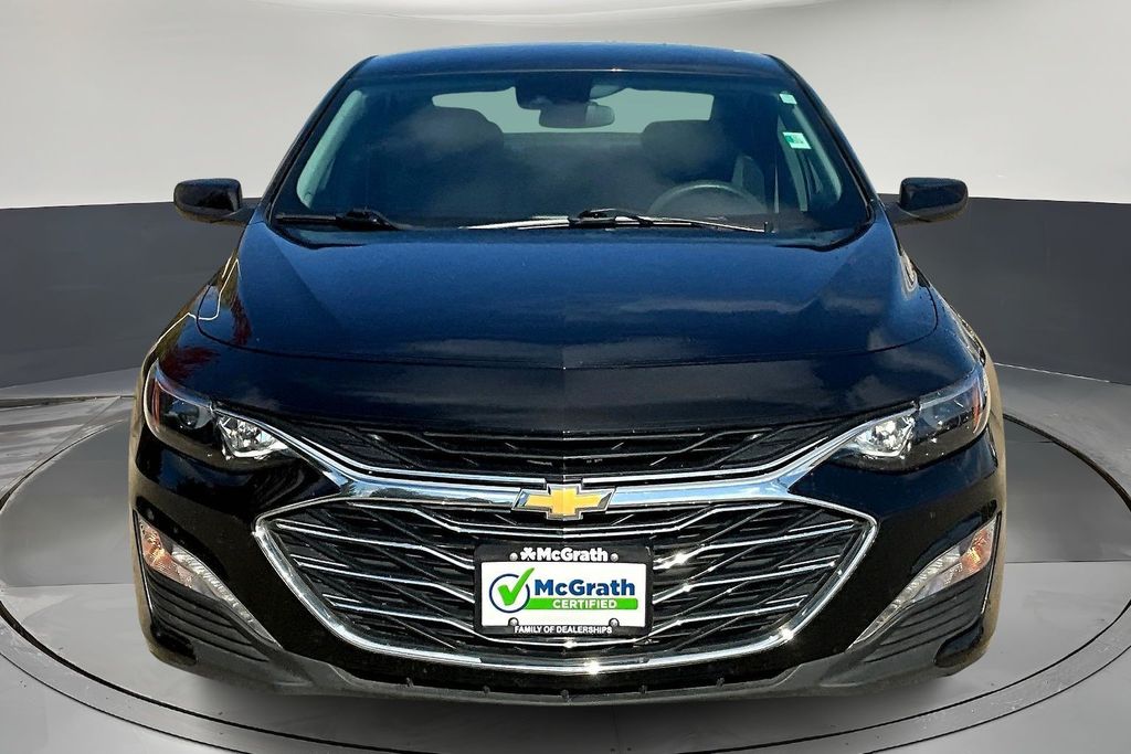 2024 Chevrolet Malibu 1LT photo 2