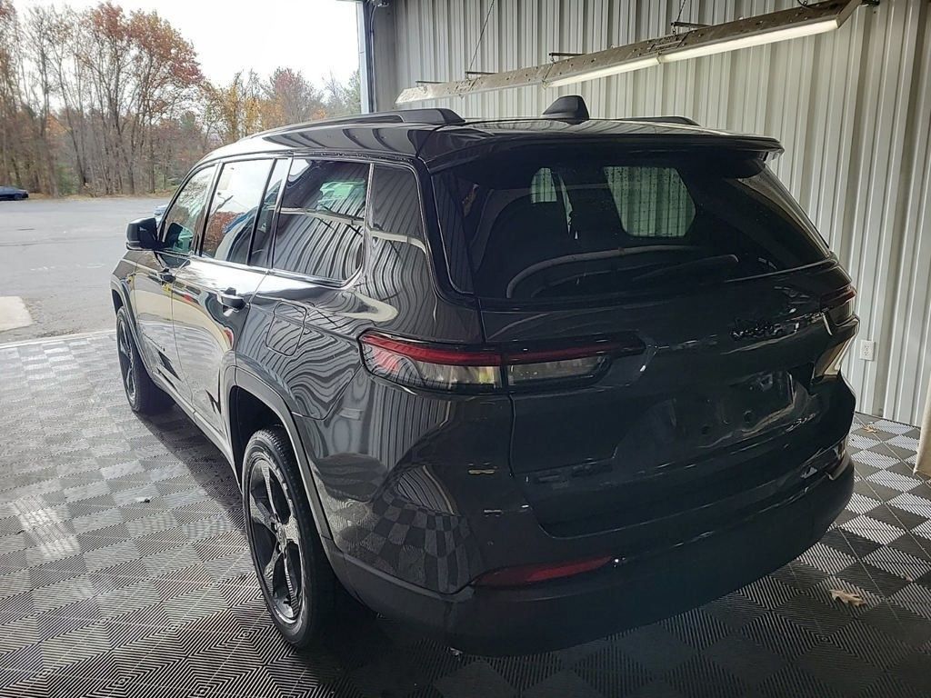 2023 Jeep Grand Cherokee Altitude photo 2