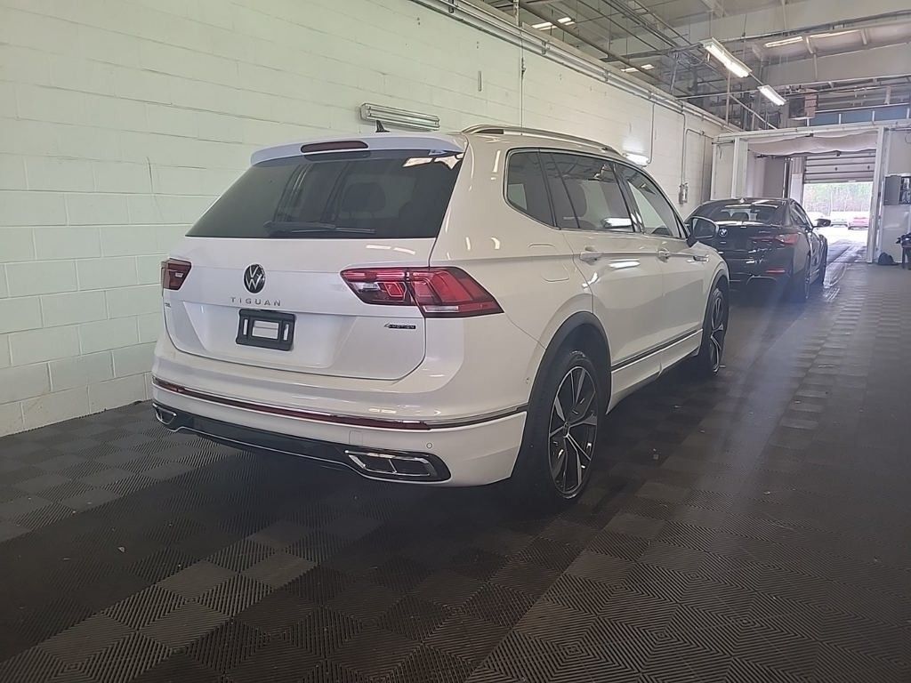 2024 Volkswagen Tiguan SEL R-Line Black photo 2