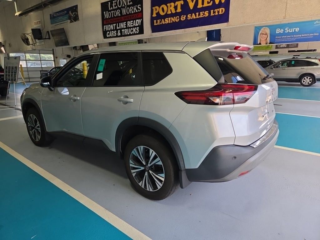 2022 Nissan Rogue SV photo 2