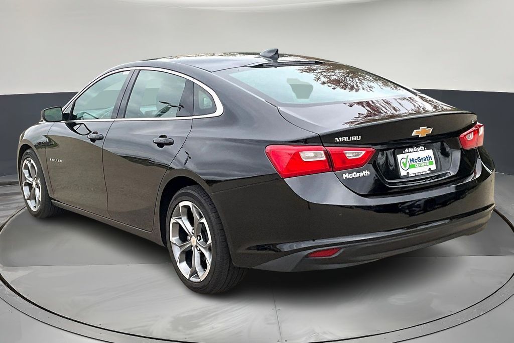 2024 Chevrolet Malibu 1LT photo 2