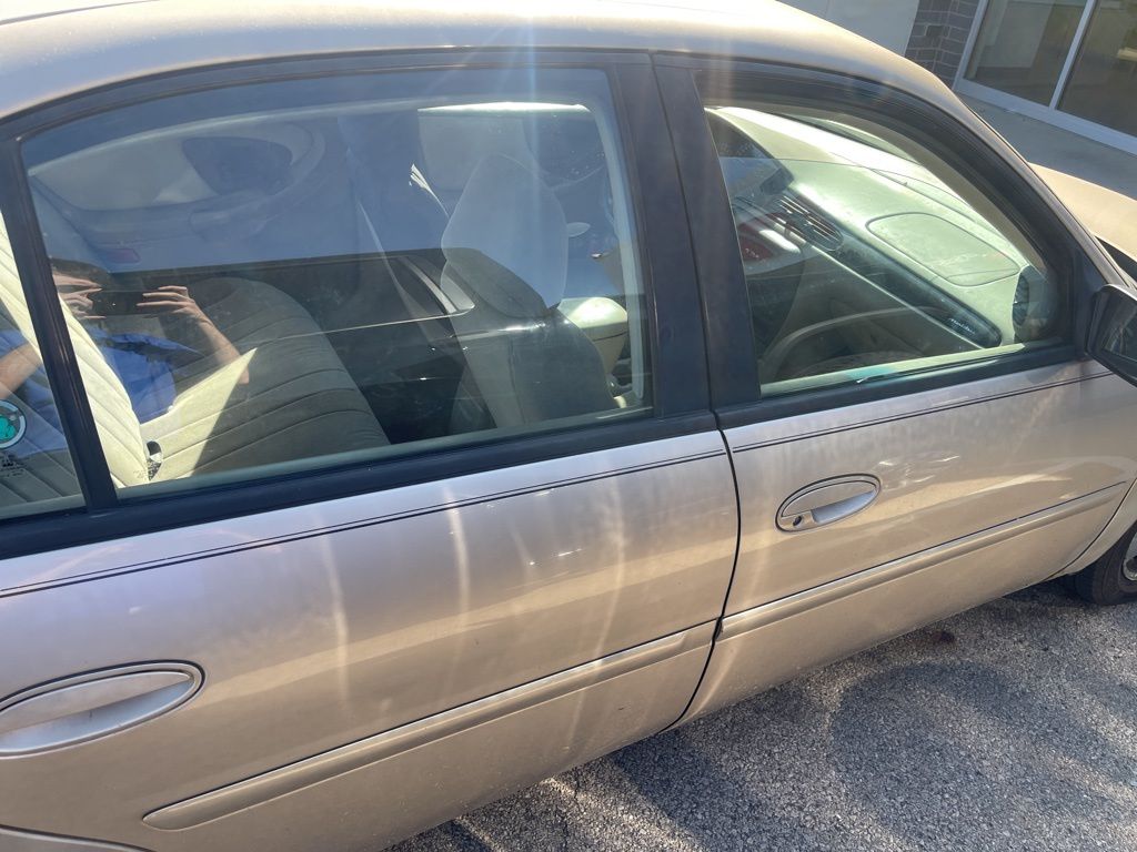 2003 Chevrolet Malibu Base photo 4