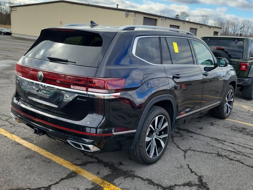 2025 Volkswagen Atlas SEL Premium R-Line photo 2