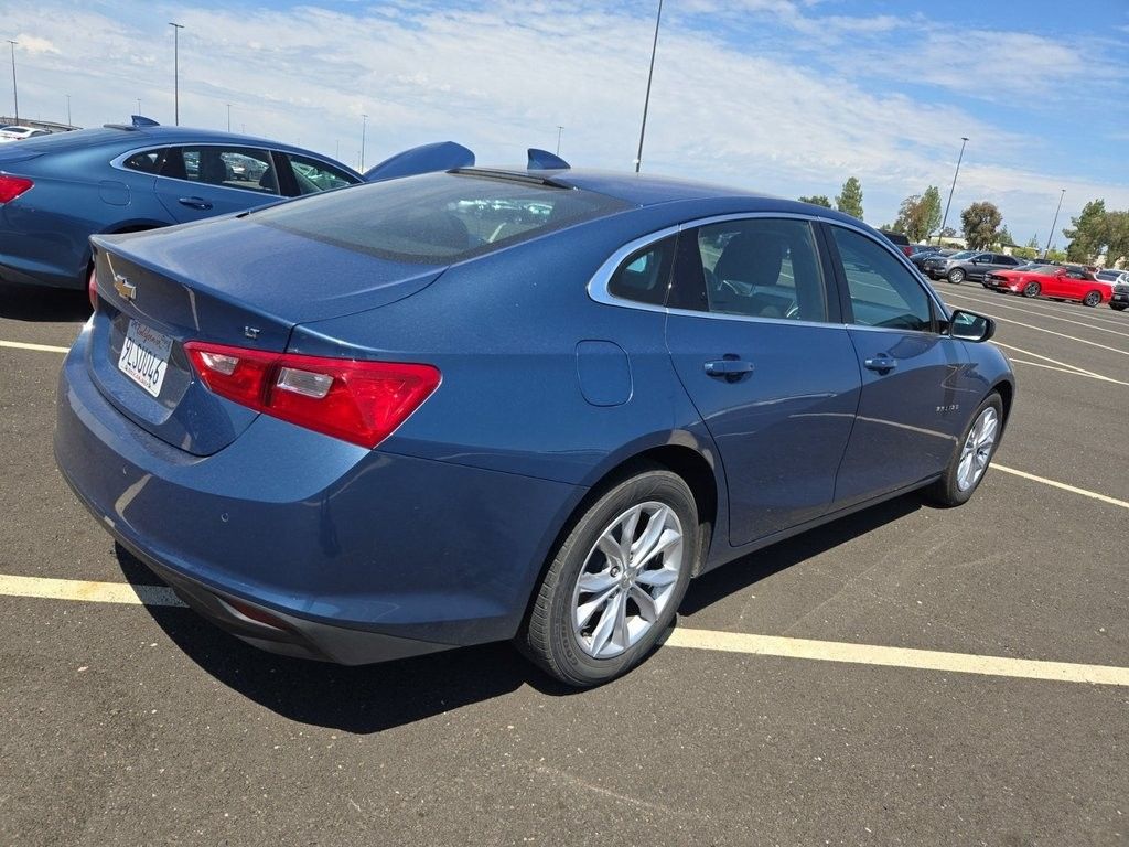 1G1ZD5ST4RF209535