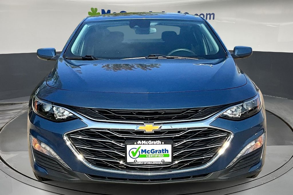 2024 Chevrolet Malibu 1LT photo 2