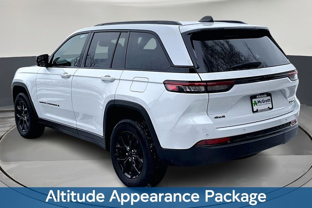 Used 2024 Jeep Grand Cherokee Laredo SUV