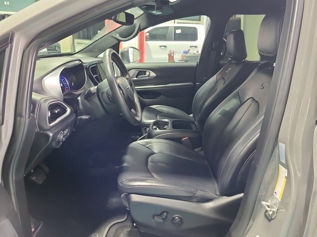 2022 Chrysler Pacifica Hybrid Touring L photo 3