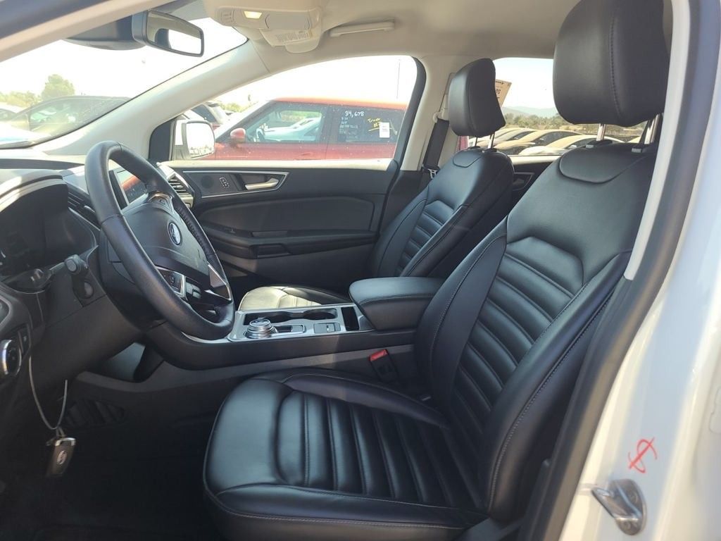 2024 Ford Edge SEL photo 2