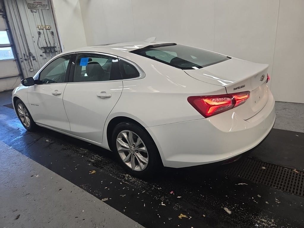 2022 Chevrolet Malibu 1LT photo 2
