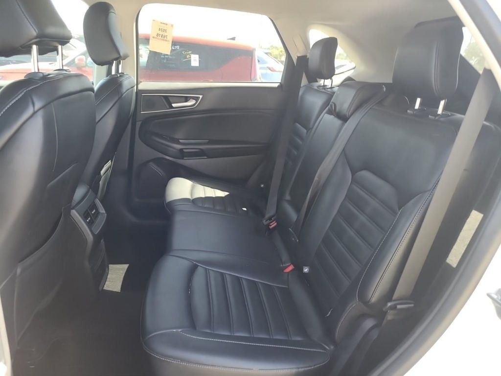 2024 Ford Edge SEL photo 4