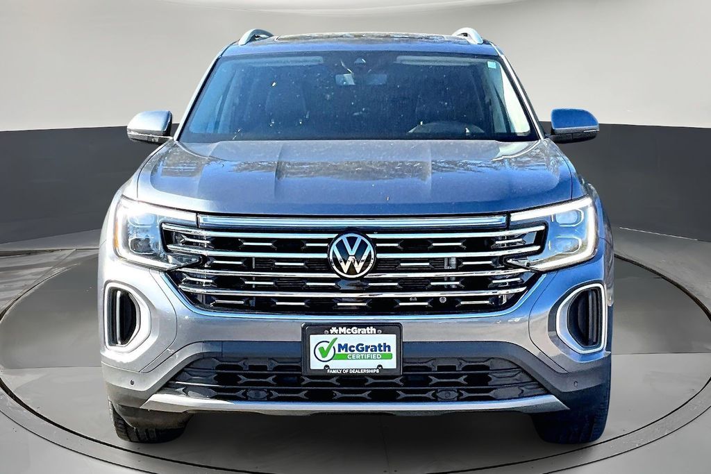 2024 Volkswagen Atlas SEL photo 2