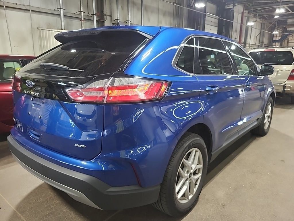 2024 Ford Edge SEL photo 2