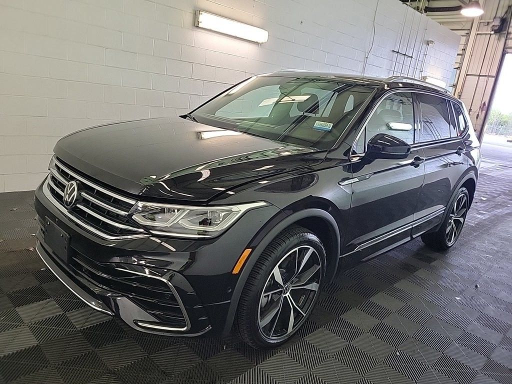 2024 Volkswagen Tiguan SEL R-Line Black photo 3