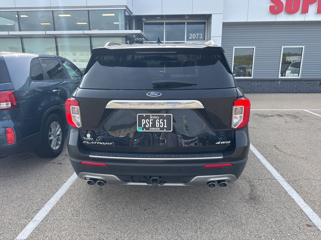 2022 Ford Explorer Platinum photo 2