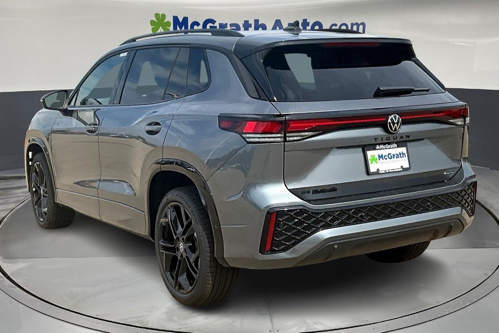 2025 Volkswagen Tiguan SE R-Line Black photo 3