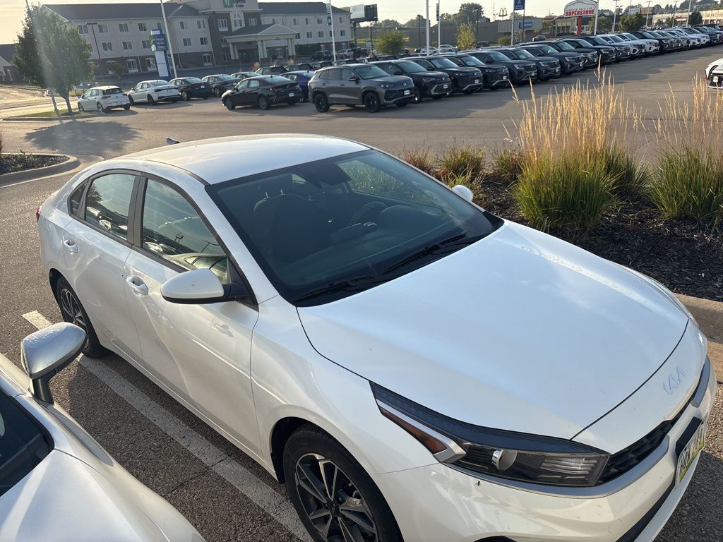 2022 Kia Forte LXS photo 3