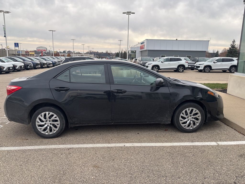 2017 Toyota Corolla L photo 3