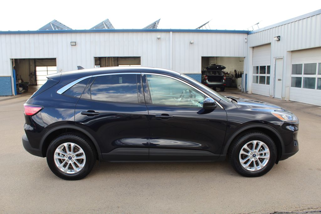 Used 2021 Ford Escape SE with VIN 1FMCU9BZ1MUA84017 for sale in Dubuque, IA