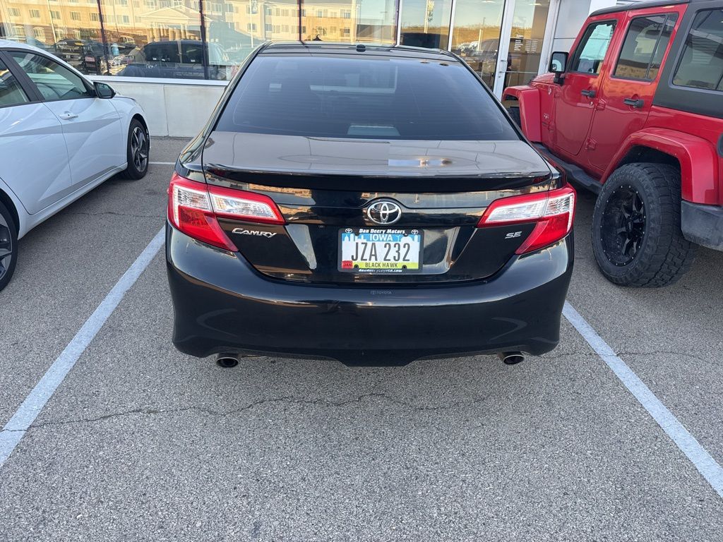 2012 Toyota Camry SE photo 2