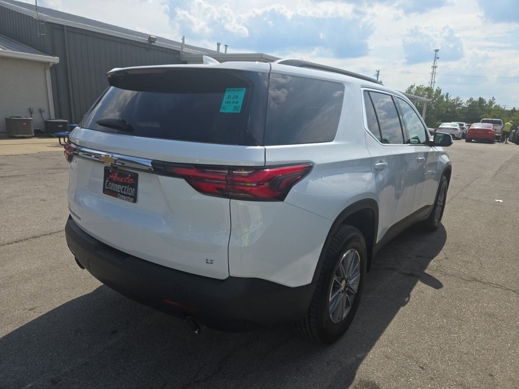 2022 Chevrolet Traverse Leather photo 2