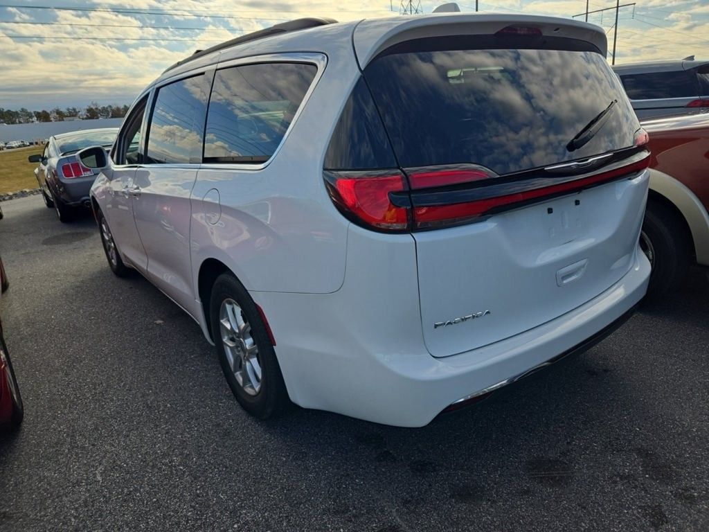 2022 Chrysler Pacifica Touring L photo 3