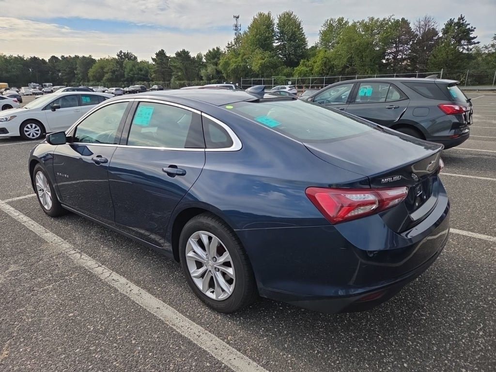 2022 Chevrolet Malibu 1LT photo 2