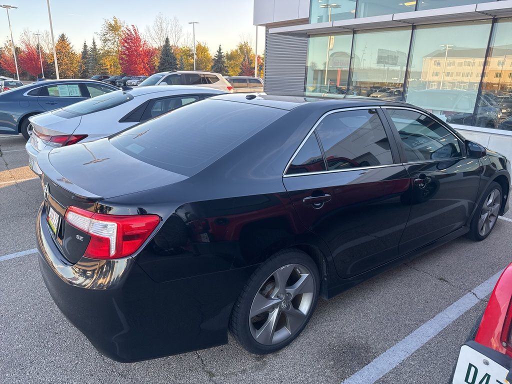 2012 Toyota Camry SE photo 3