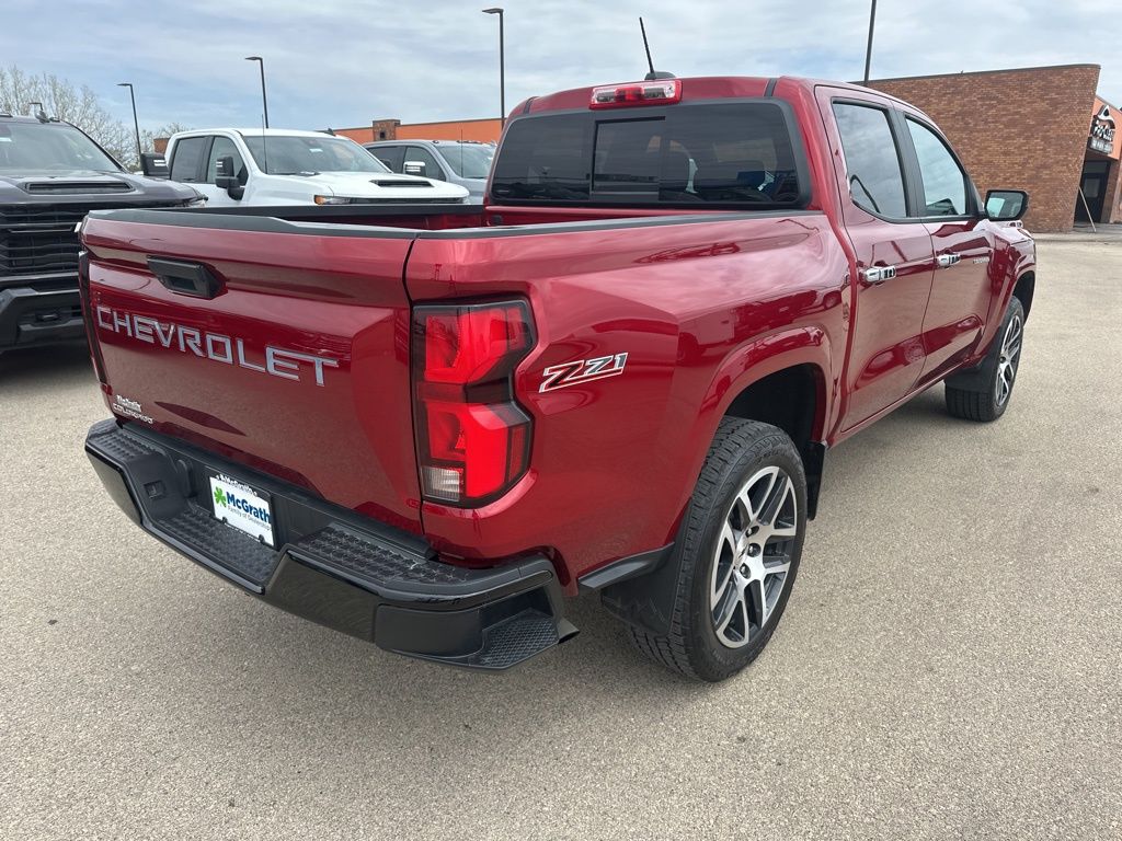 2023 Chevrolet Colorado Z71 photo 3