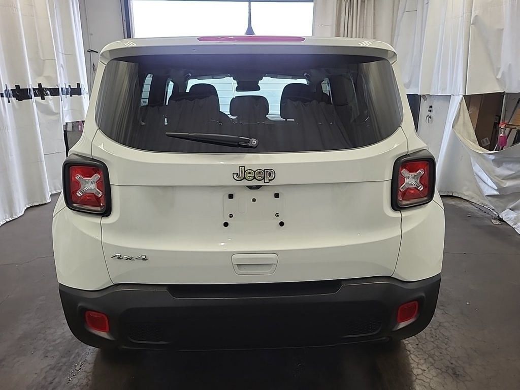2023 Jeep Renegade Latitude photo 4