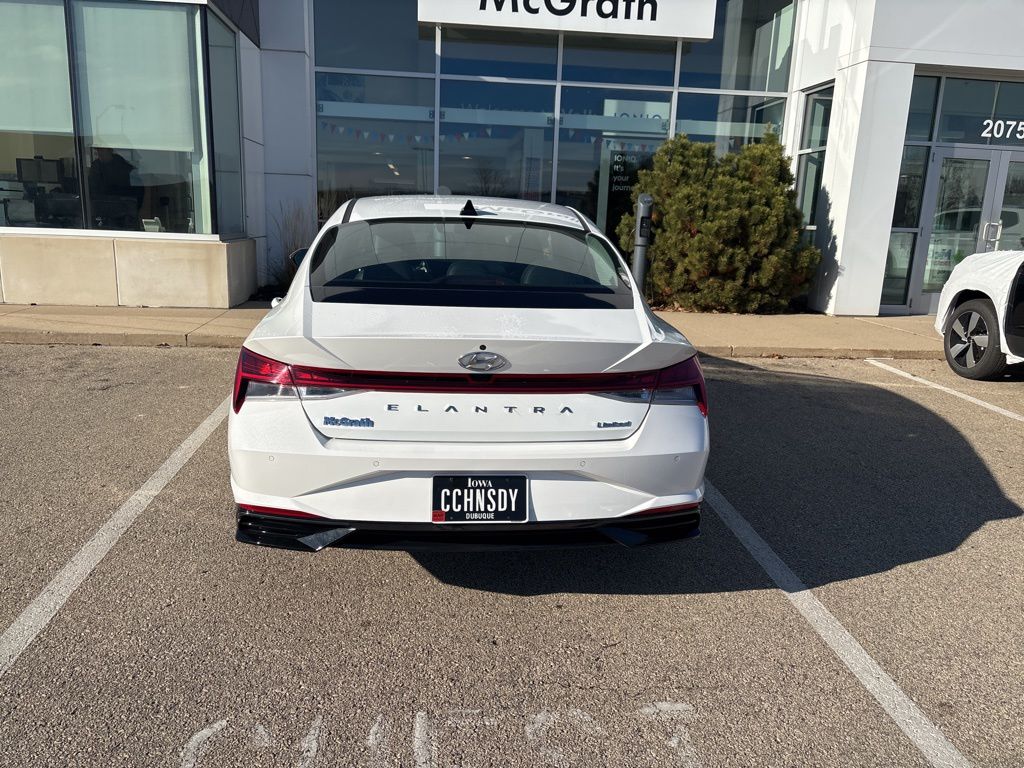 2023 Hyundai Elantra Limited photo 2