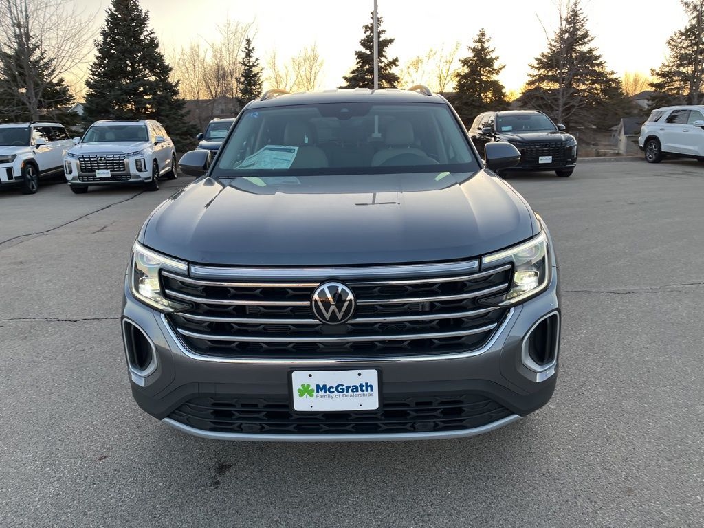 2025 Volkswagen Atlas SE photo 2