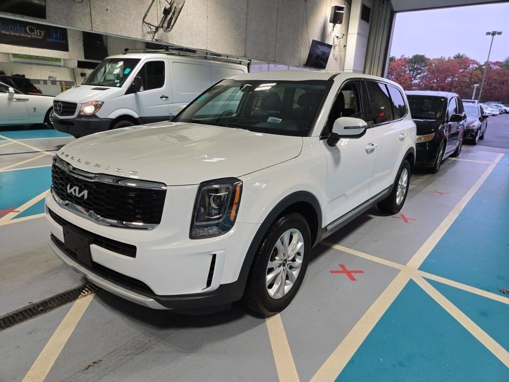2022 Kia Telluride LX photo 2