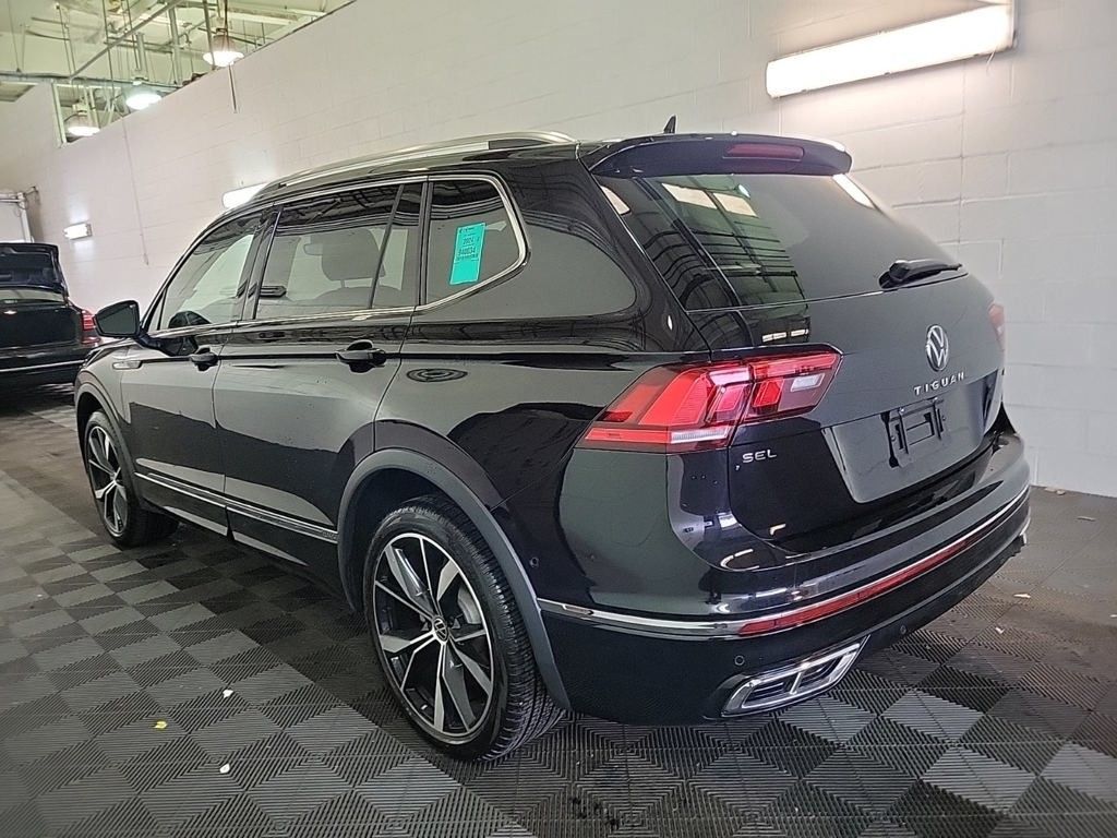 2024 Volkswagen Tiguan SEL R-Line Black photo 2