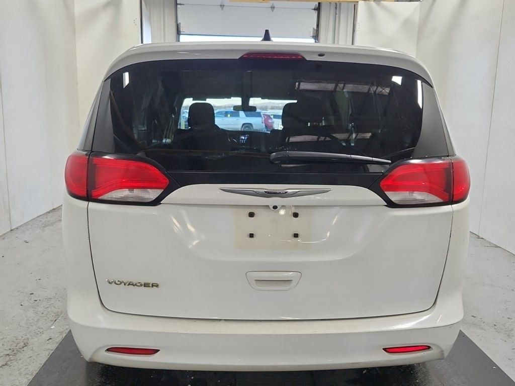 2021 Chrysler Voyager LX photo 4