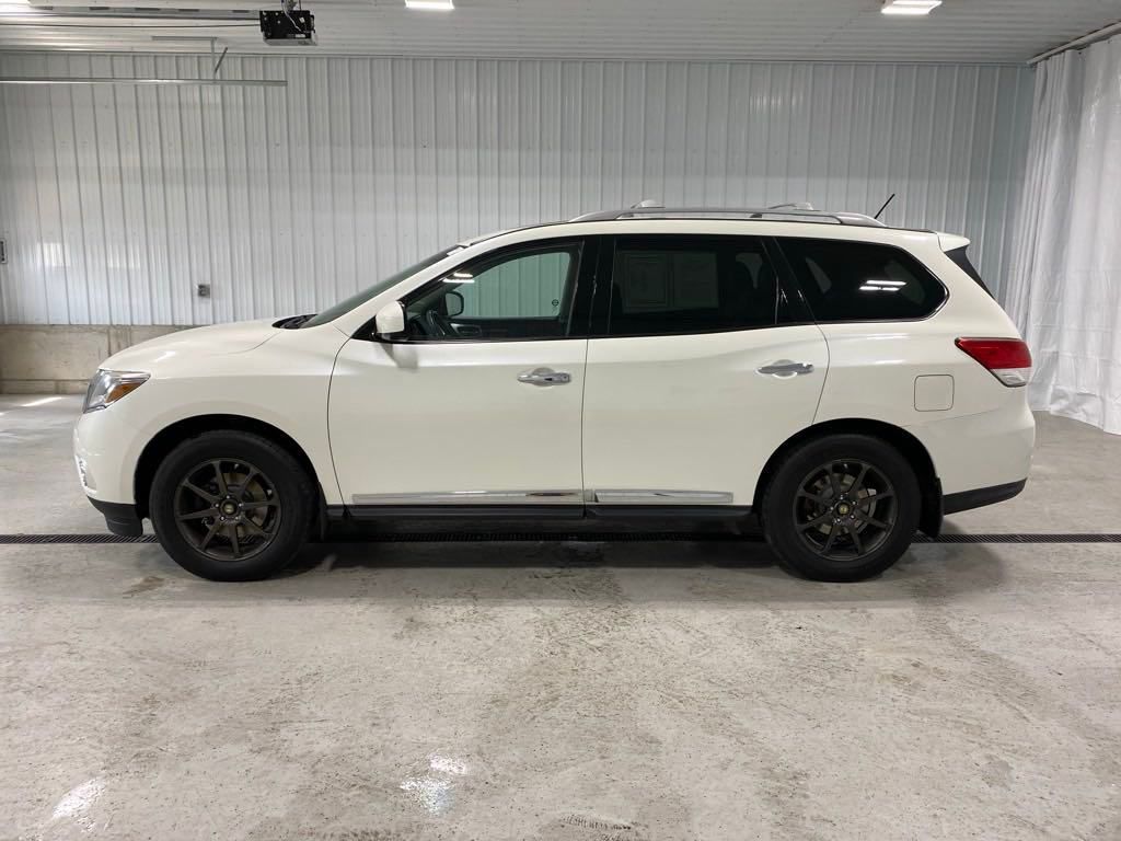 Used 2016 Nissan Pathfinder Platinum with VIN 5N1AR2MMXGC671103 for sale in Alpena, MI