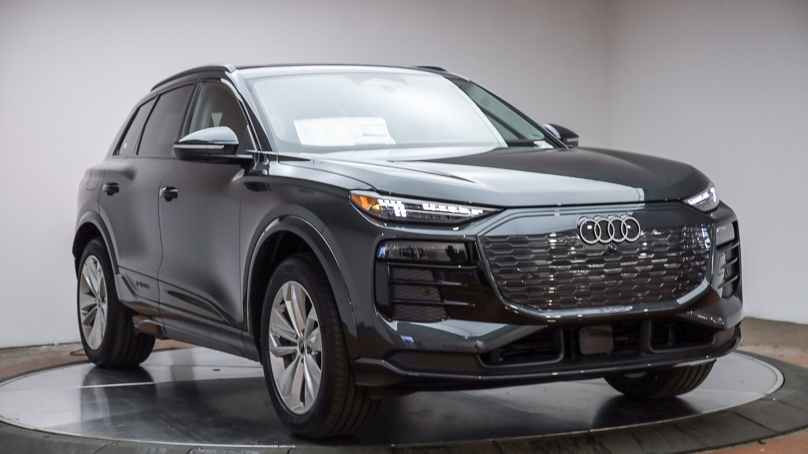 2025 Audi Q6 E-tron Premium Plus photo 3