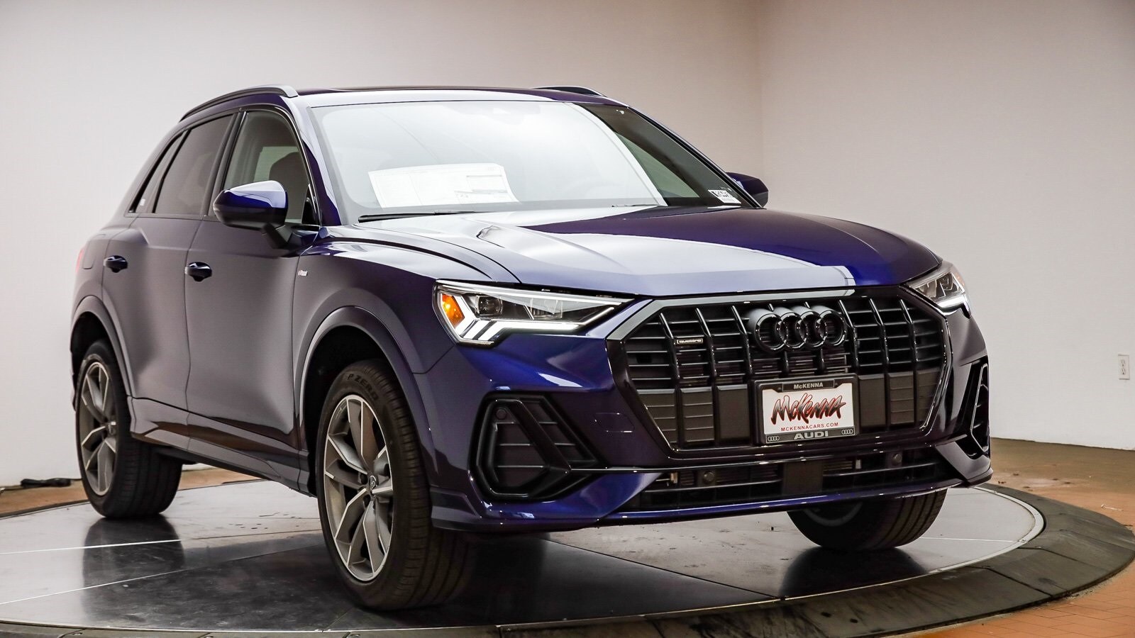 2025 Audi Q3 45 TFSI S line Premium photo 3