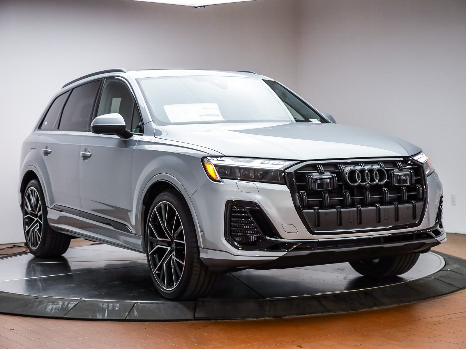 2025 Audi Q7 55 Prestige photo 3