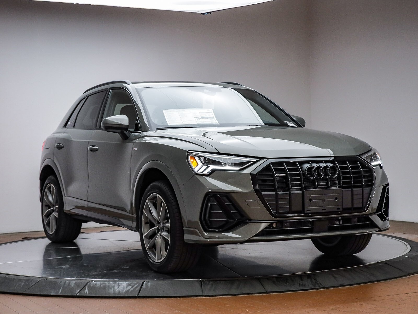 2025 Audi Q3 45 TFSI S line Premium photo 3