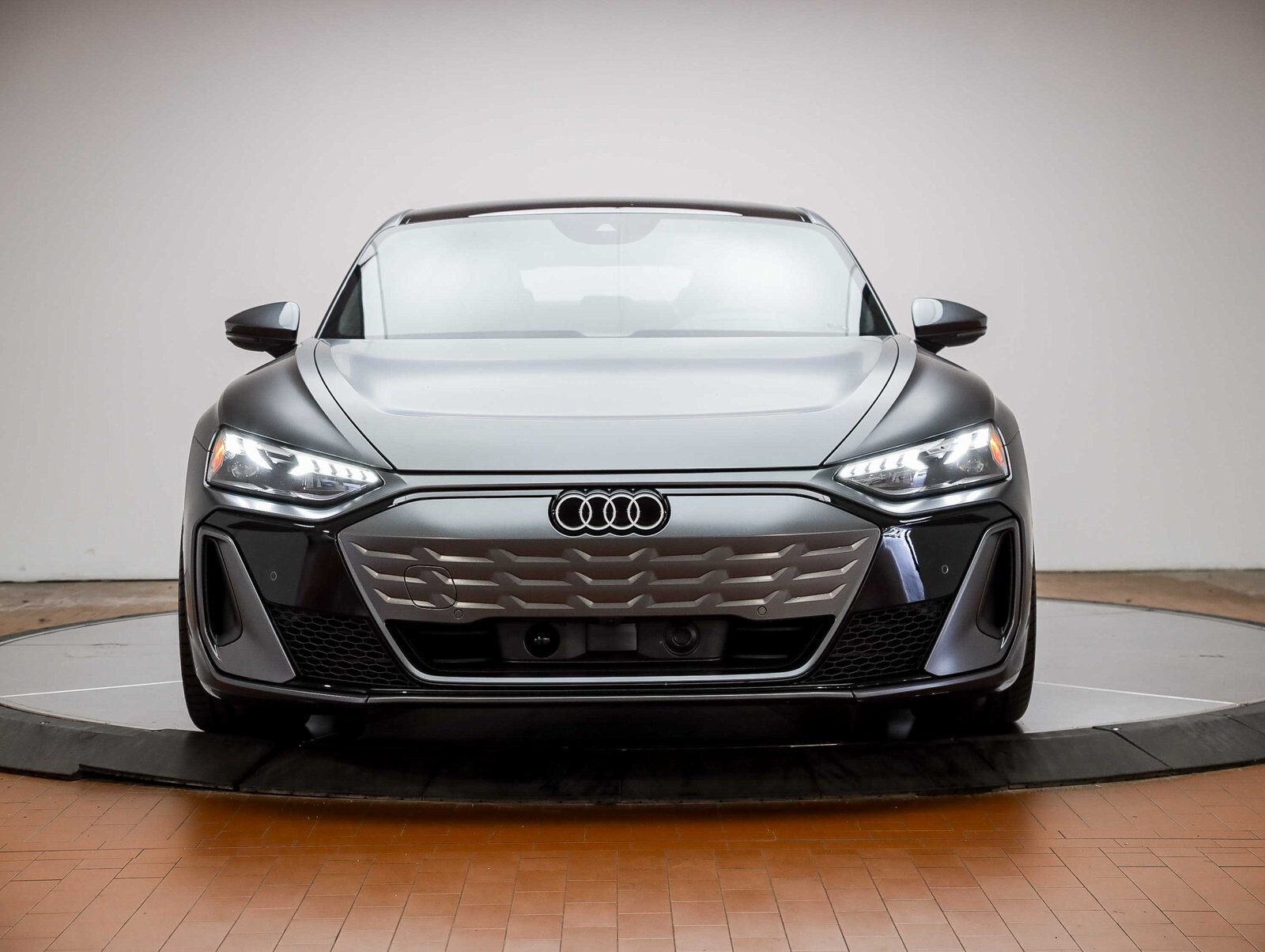 2025 Audi e-tron GT Premium Plus photo 2