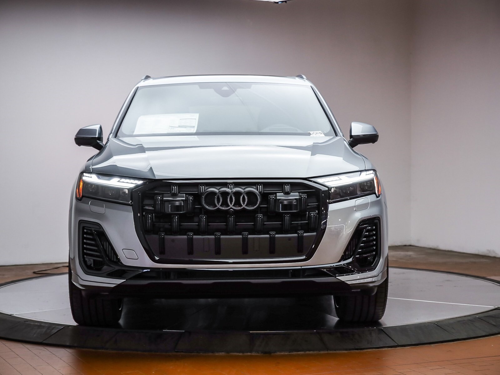 2025 Audi Q7 55 Prestige photo 2