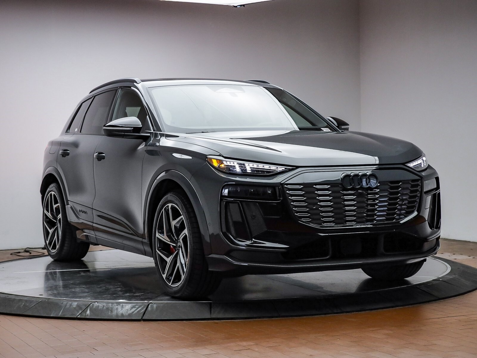 2025 Audi e-tron Premium photo 2