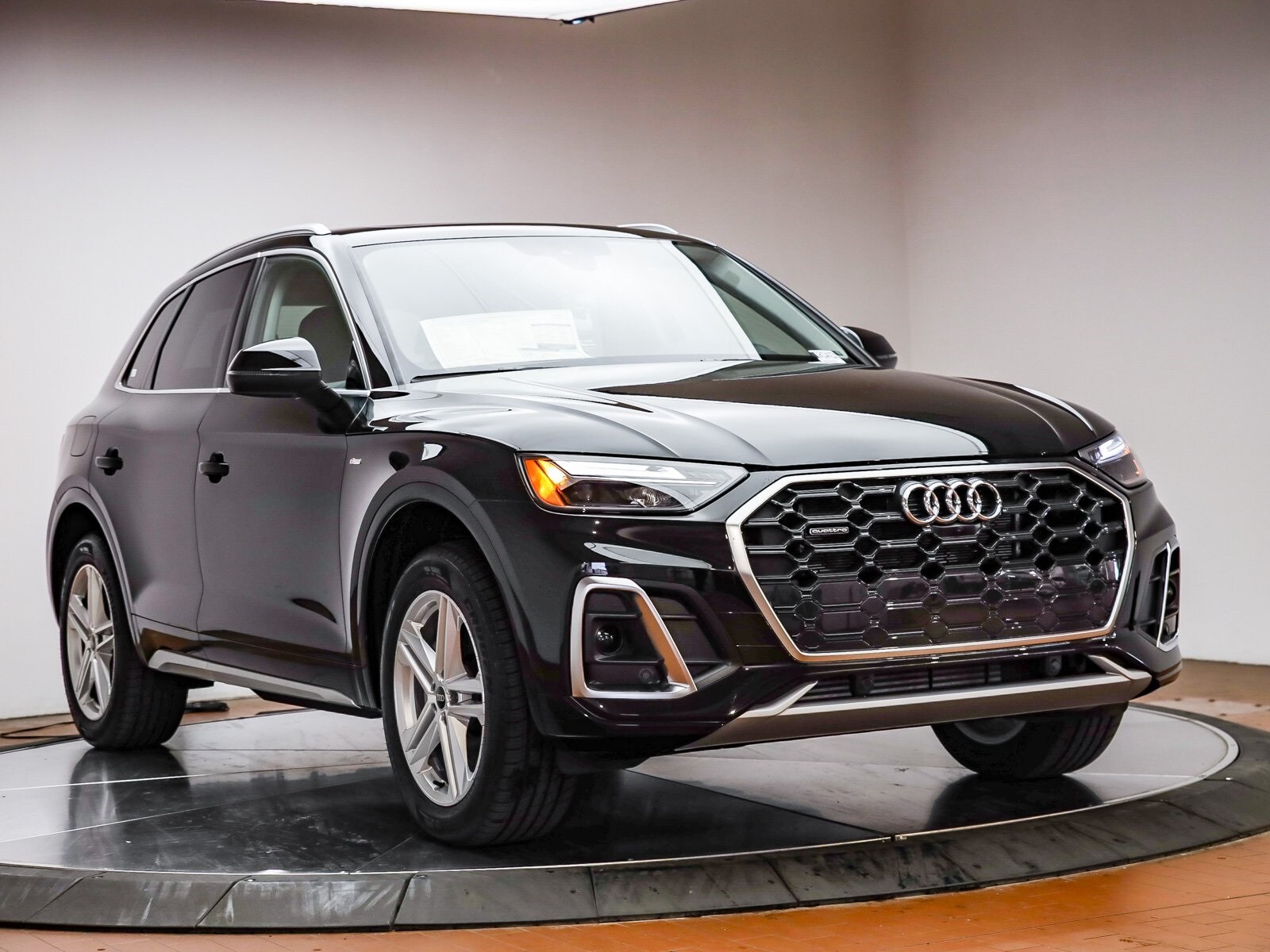 2025 Audi Q5 55 S line Premium Plus photo 3