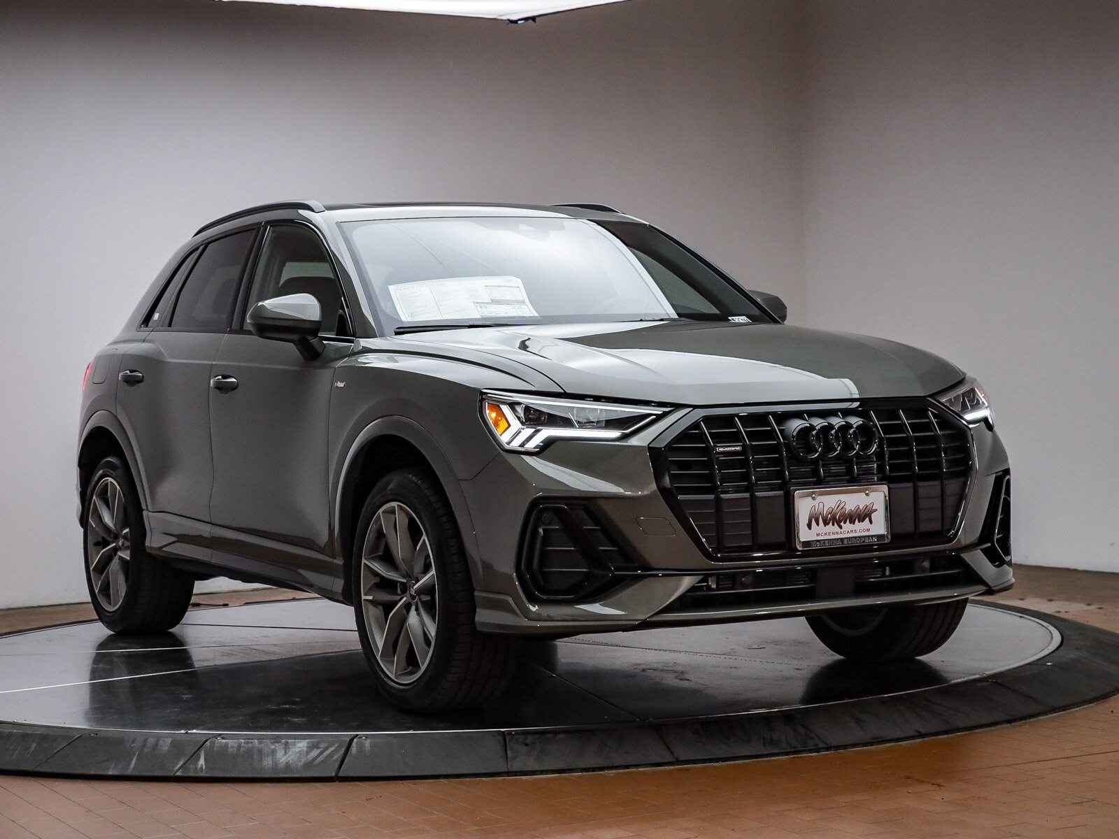 2025 Audi Q3 45 TFSI S line Premium photo 3
