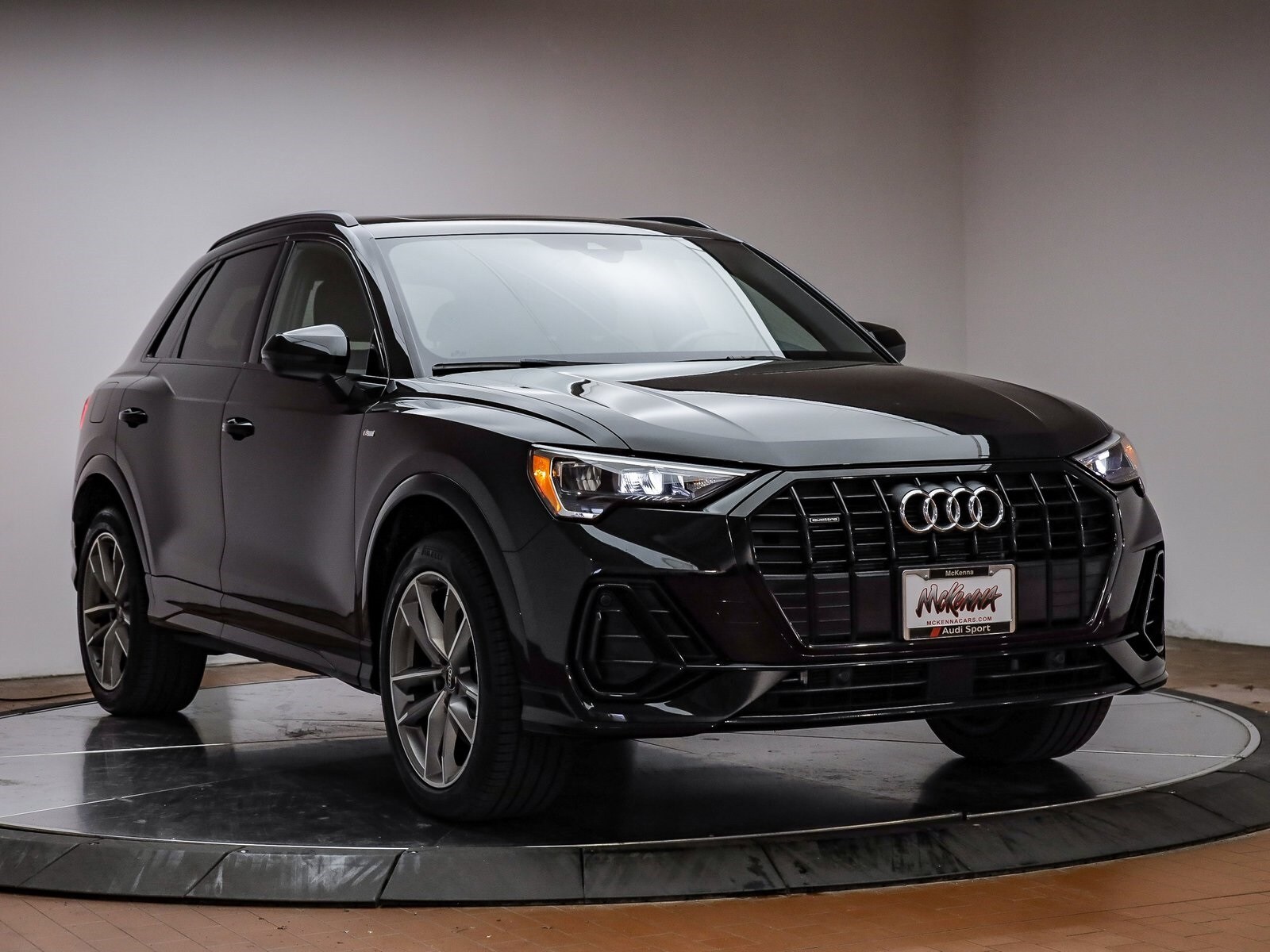 2022 Audi Q3 S line Premium photo 2