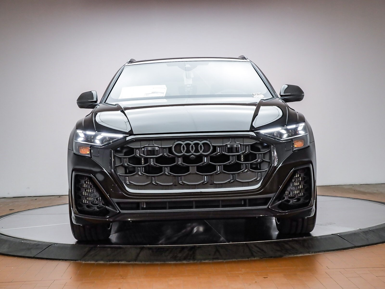2025 Audi SQ8 Prestige photo 2