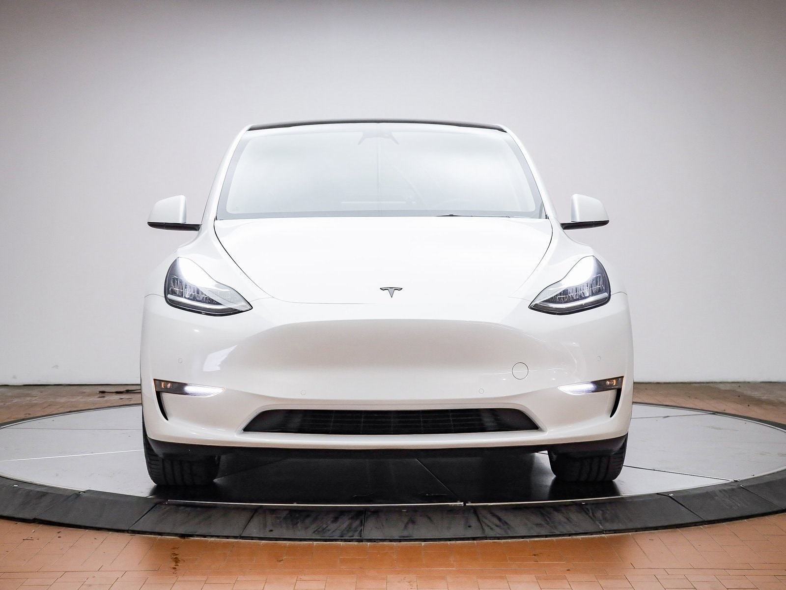 Used 2021 Tesla Model Y Long Range with VIN 5YJYGAEE5MF296584 for sale in Northfield, Minnesota