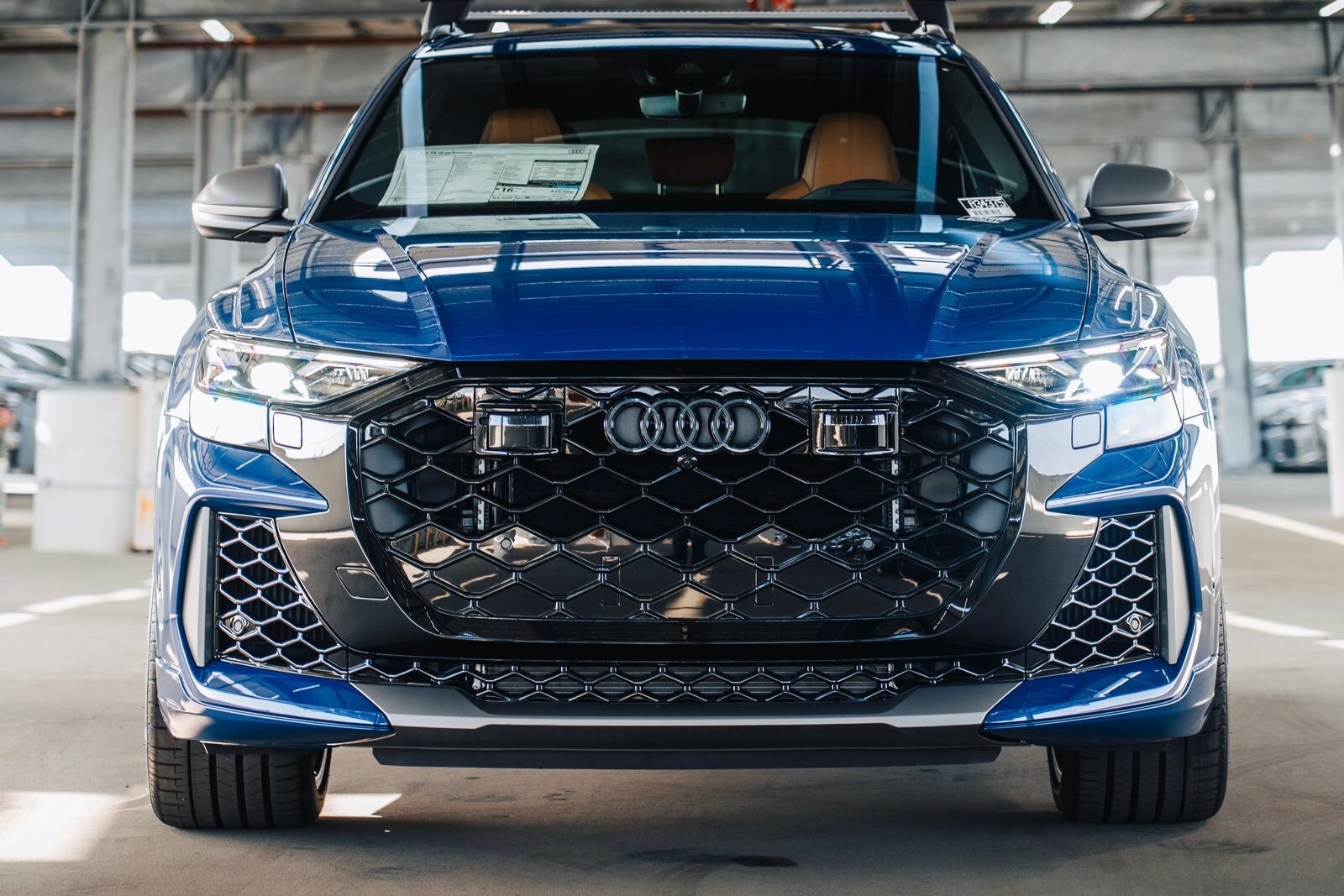 2025 Audi RS Q8 photo 2