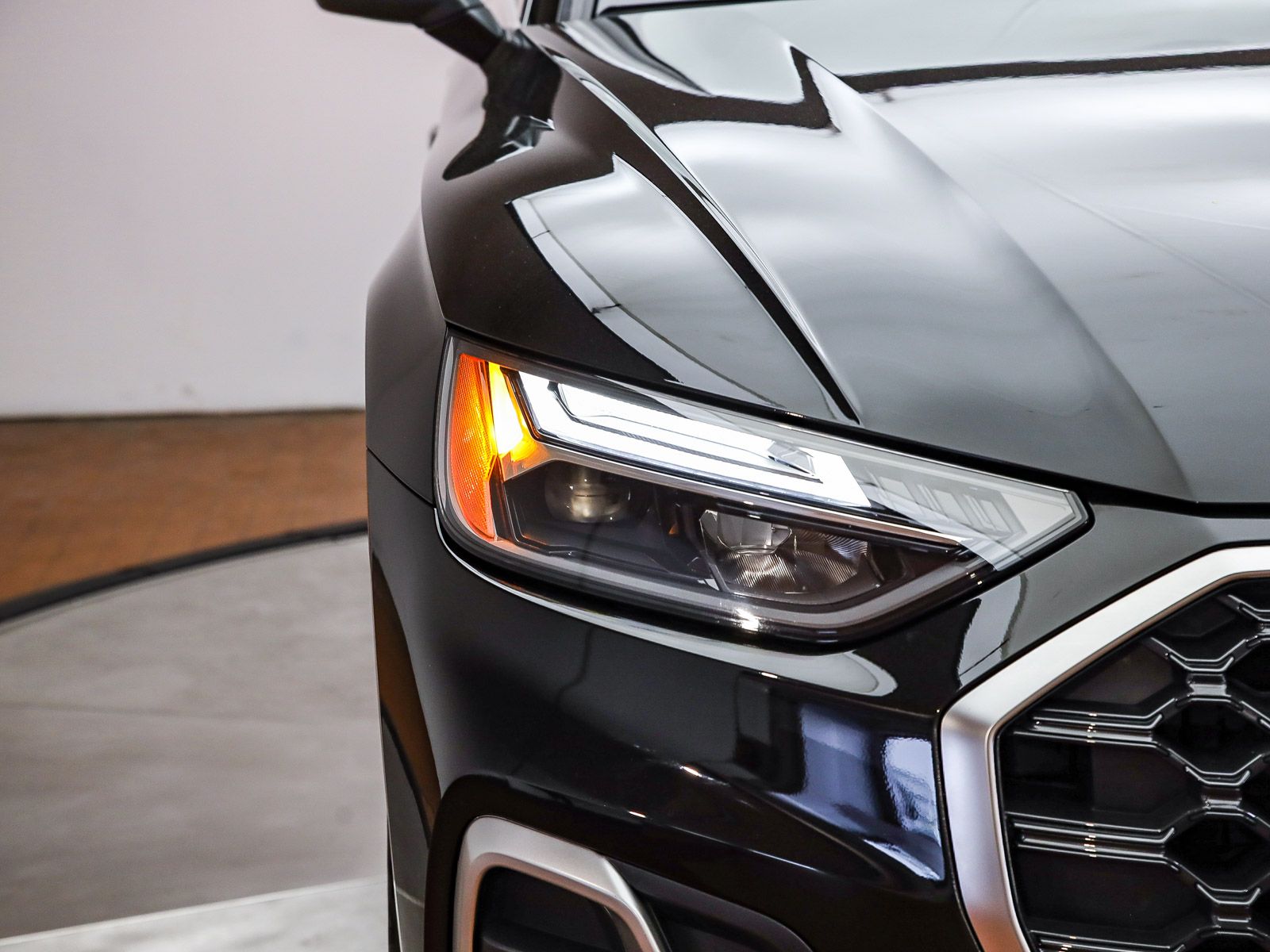 2023 Audi Q5 45 S Line Premium photo 3